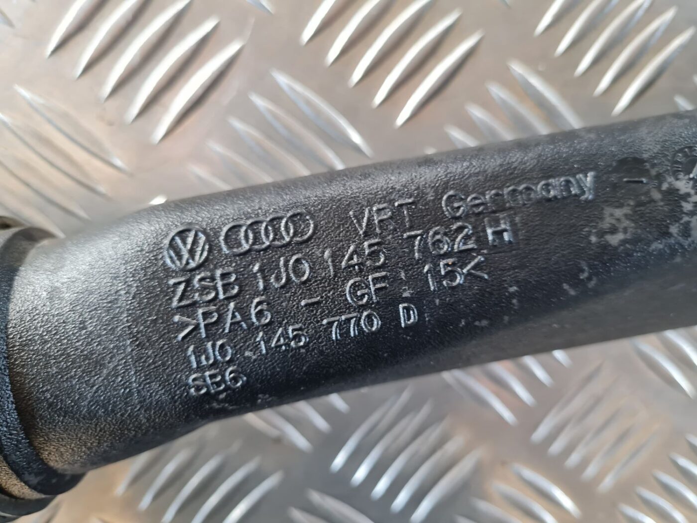 Interkulera caurule priekš VW GOLF IV 1999