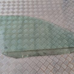 Priekšējo labo durvju stikls priekš VW GOLF IV 1999