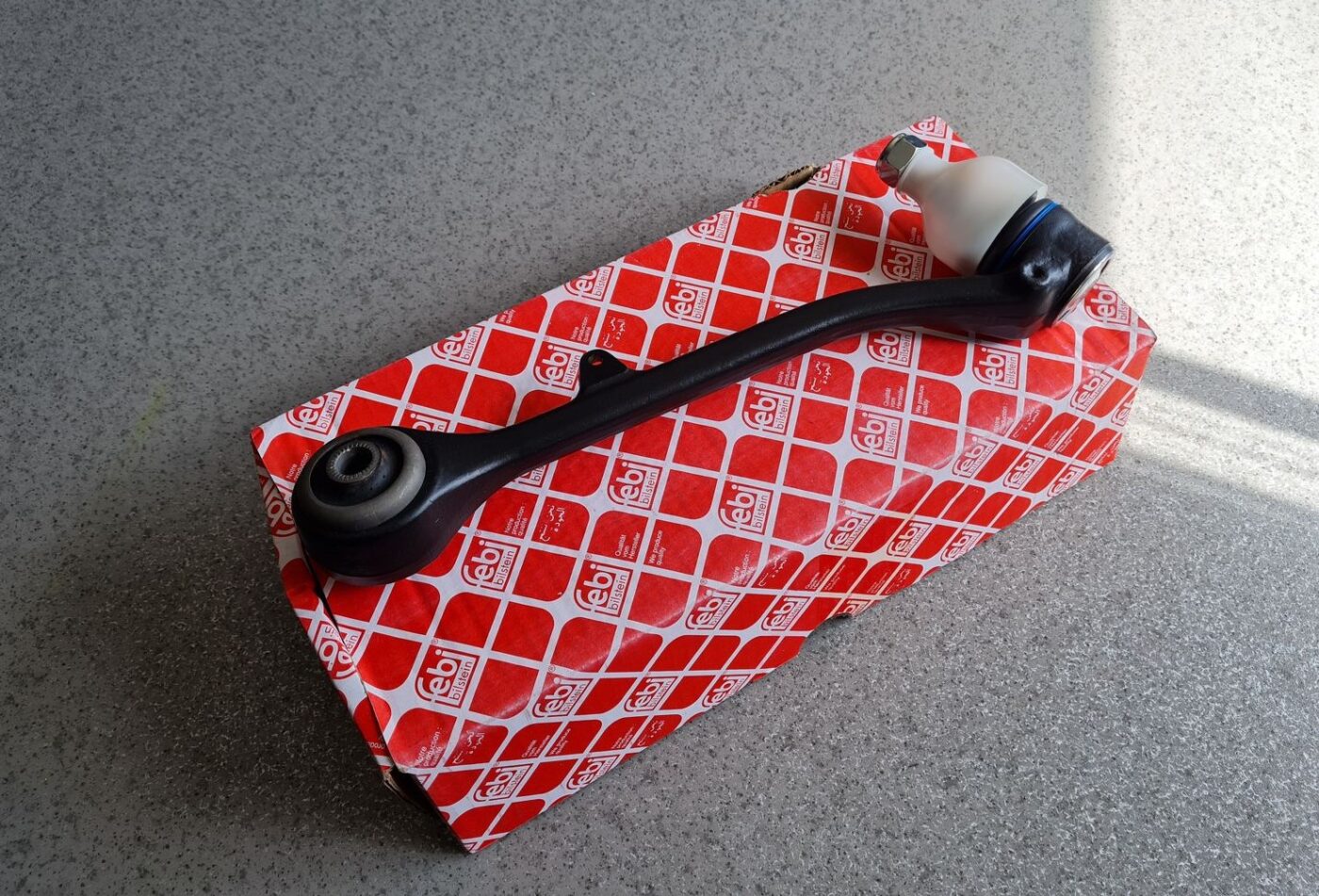 Priekšējas piekares svira priekš