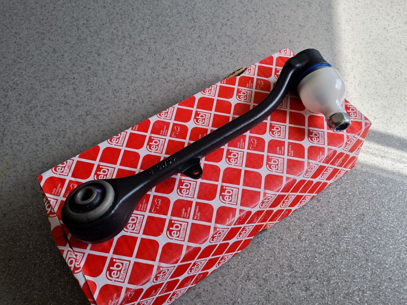 Priekšējas piekares svira priekš