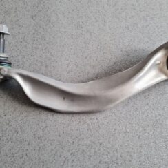 Priekšējas piekares svira priekš