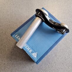 Aizmugures piekares svira priekš