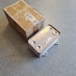 Eļļas radiators priekš NEW AND USED CAR SPARE PARTS