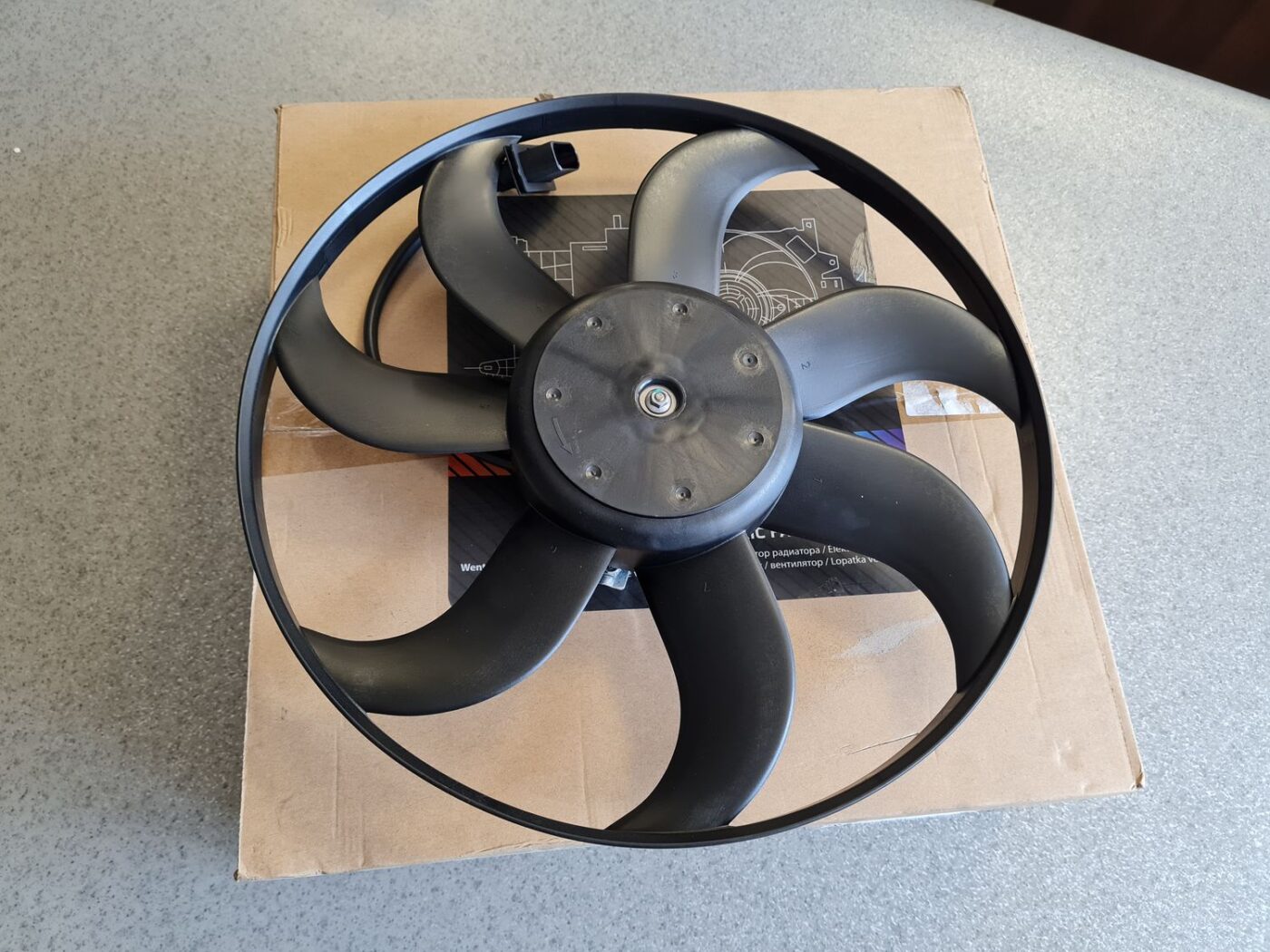 Dzesēšanas radiatora ventilators priekš 2 Dzesēšanas radiatora ventilators priekš