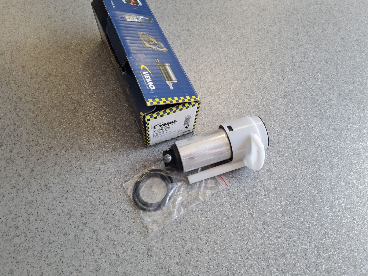 Degvielas tvertnes sūknis priekš 1 Degvielas tvertnes sūknis priekš