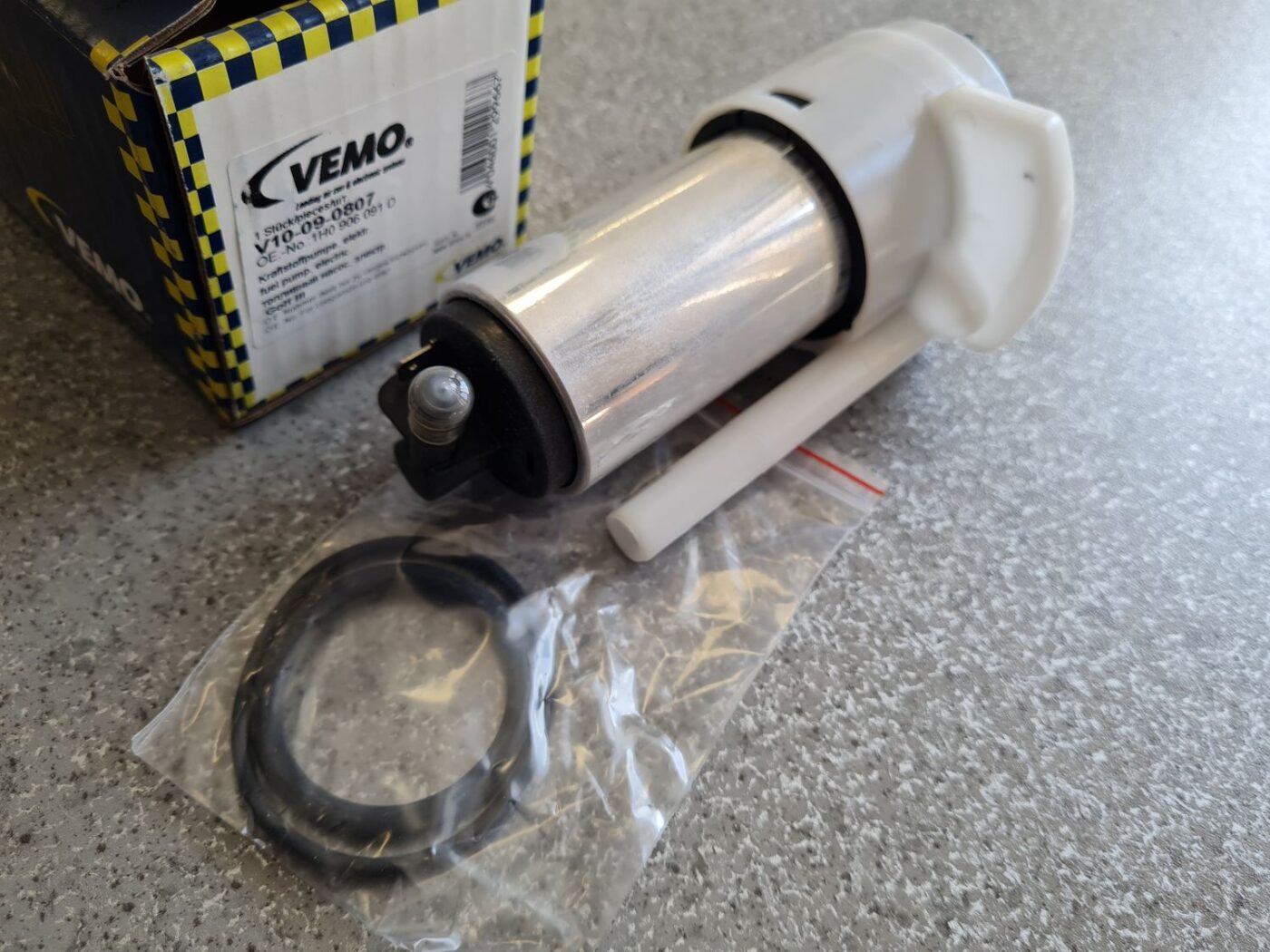 Degvielas tvertnes sūknis priekš 2 Degvielas tvertnes sūknis priekš