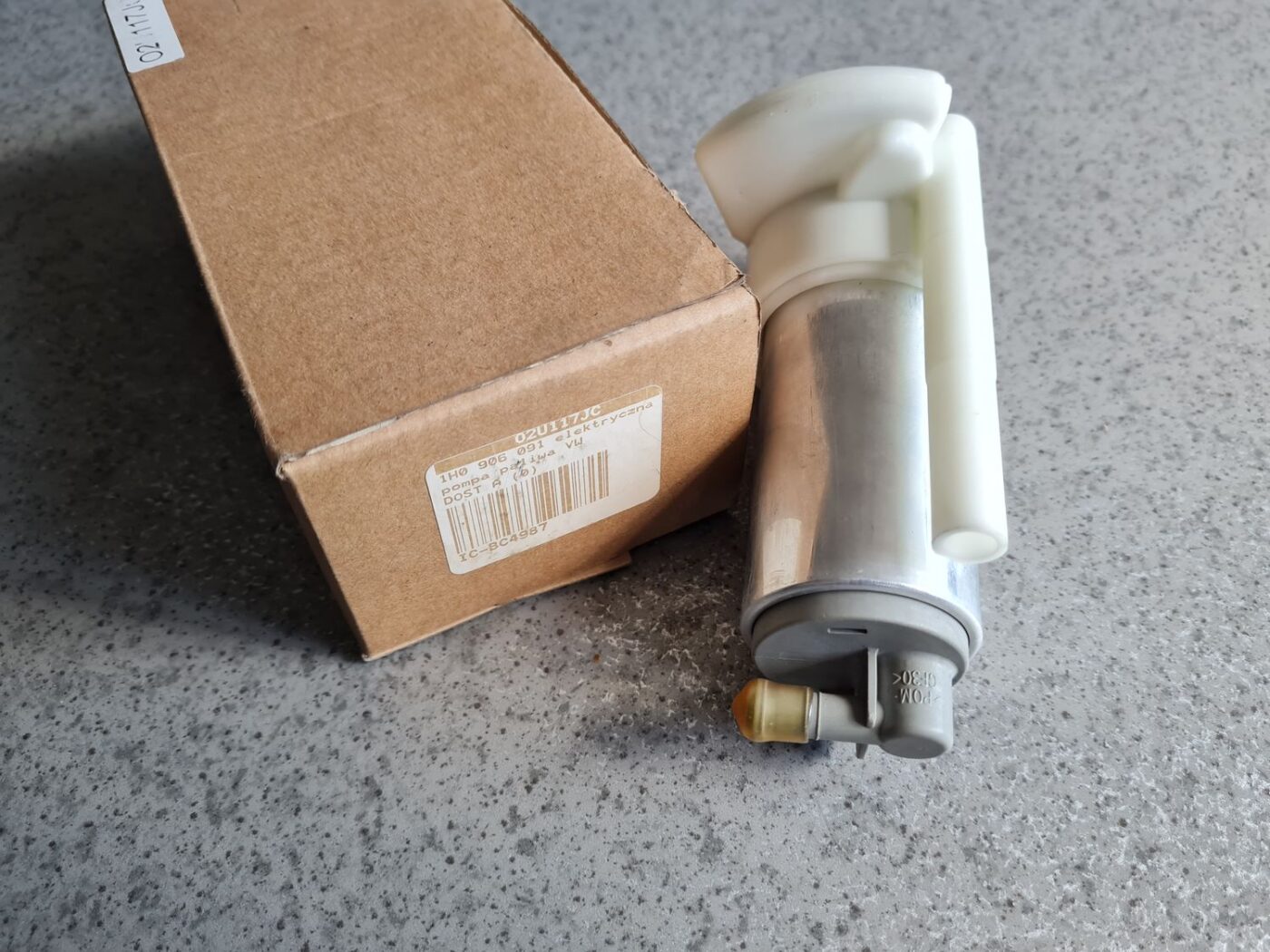 Degvielas tvertnes sūknis priekš