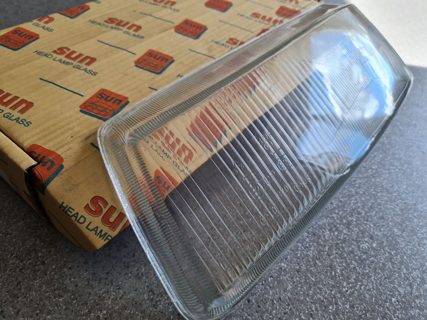 Priekšējā luktura stikls priekš 2 Priekšējā luktura stikls priekš