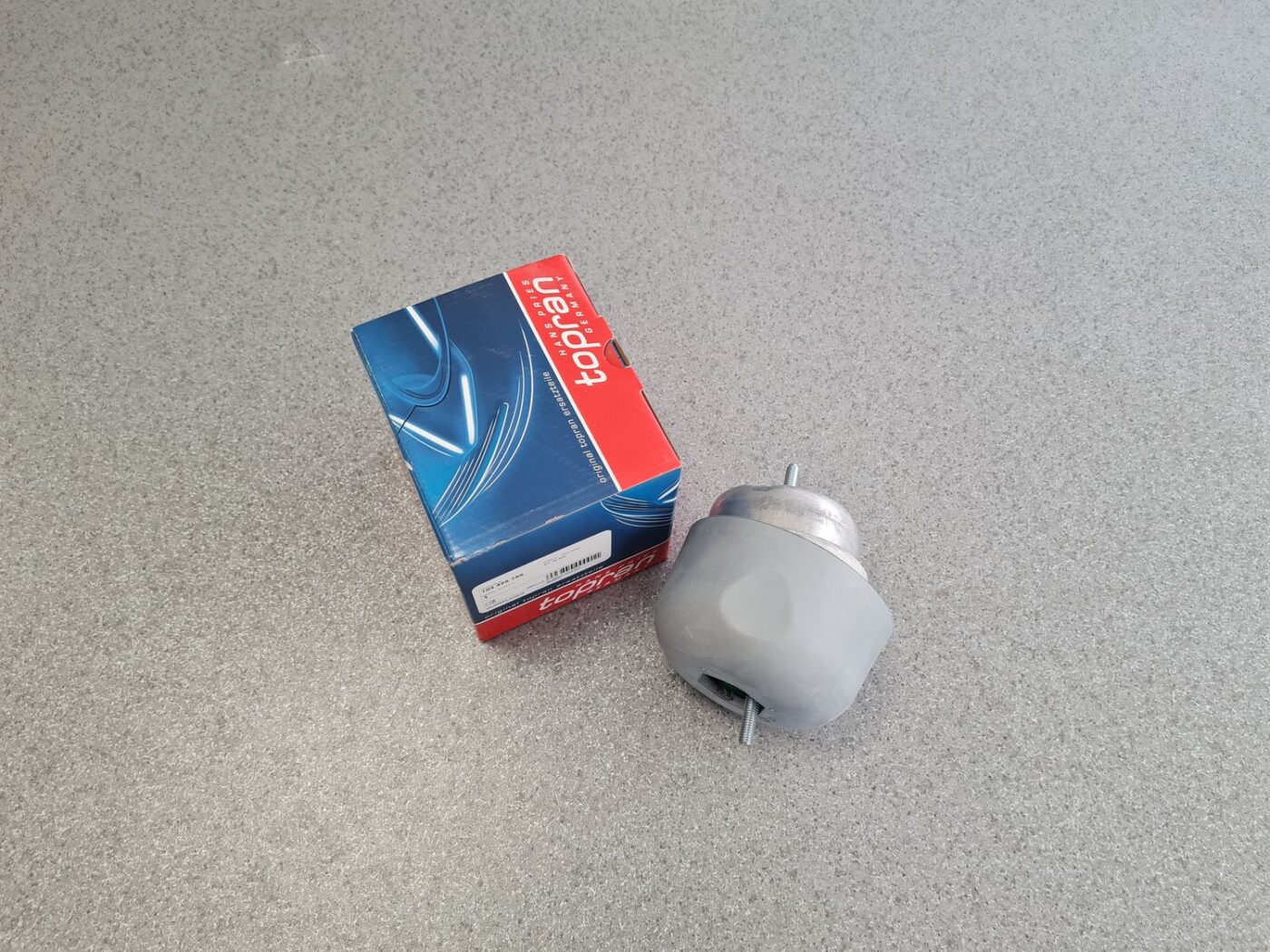 Dzinēja spilvens priekš 1 Dzinēja spilvens priekš