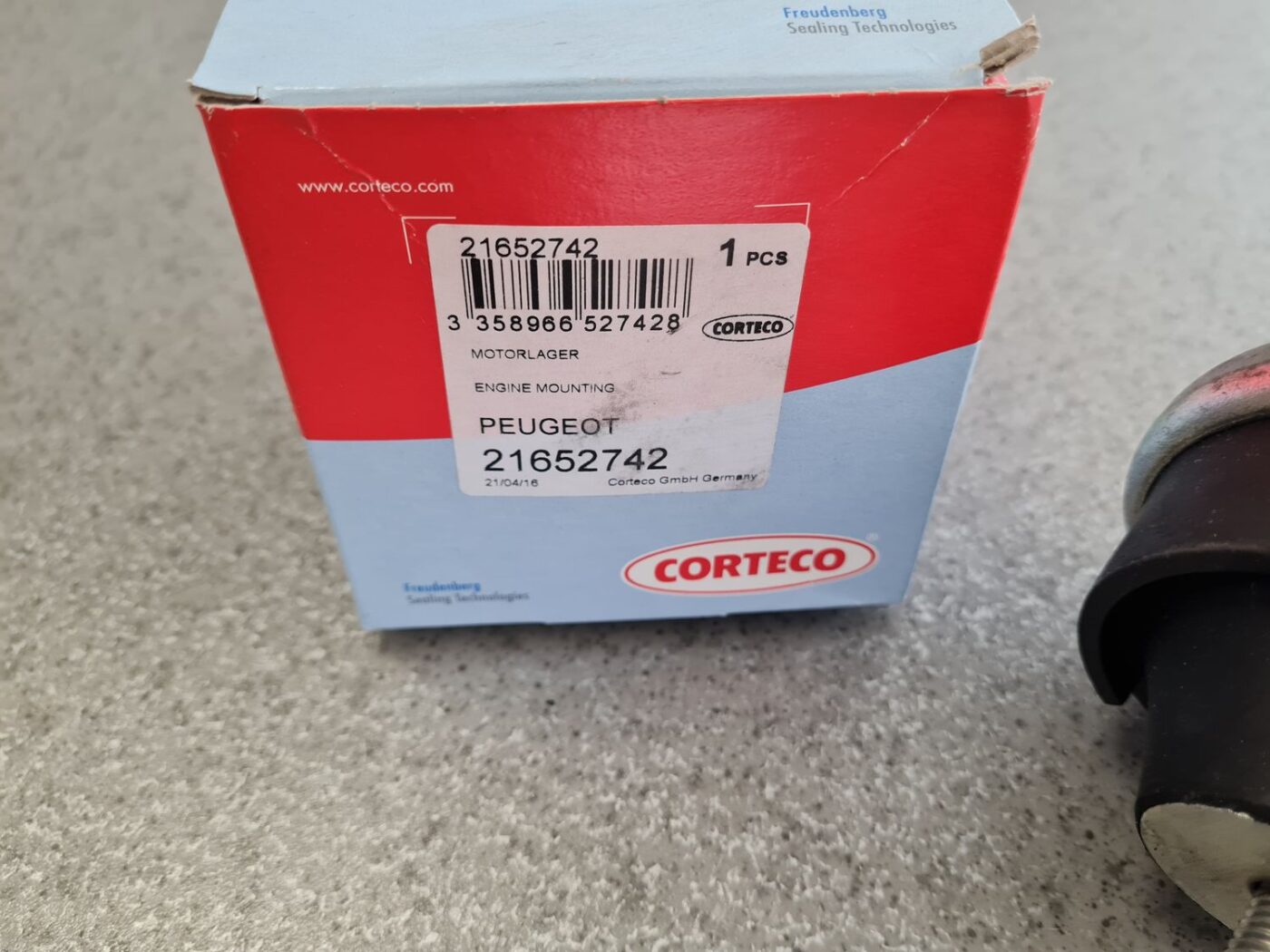 Dzinēja spilvens priekš 3 Dzinēja spilvens priekš