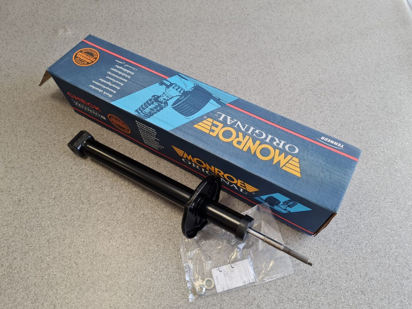 Aizmugurējais amortizators priekš 1 Aizmugurējais amortizators priekš