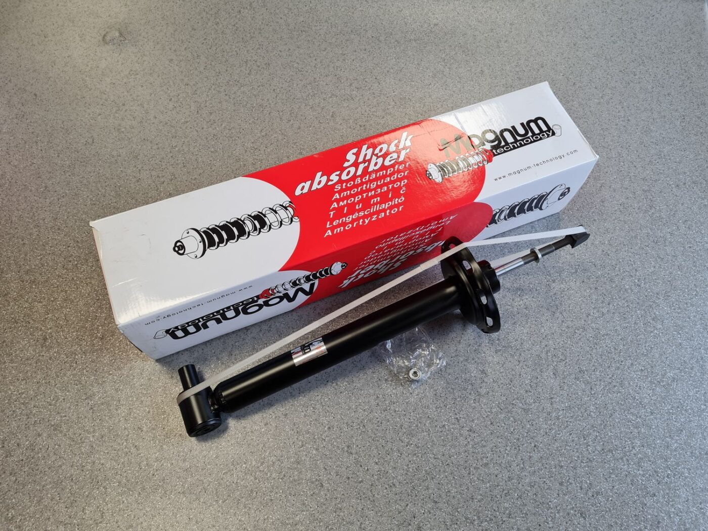 Aizmugurējais amortizators priekš 1 Aizmugurējais amortizators priekš