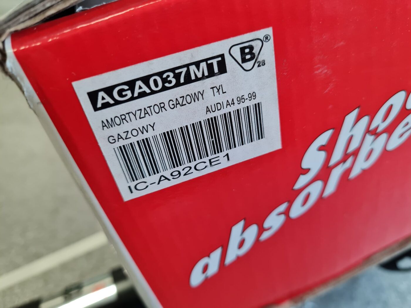 Aizmugurējais amortizators priekš 2 Aizmugurējais amortizators priekš