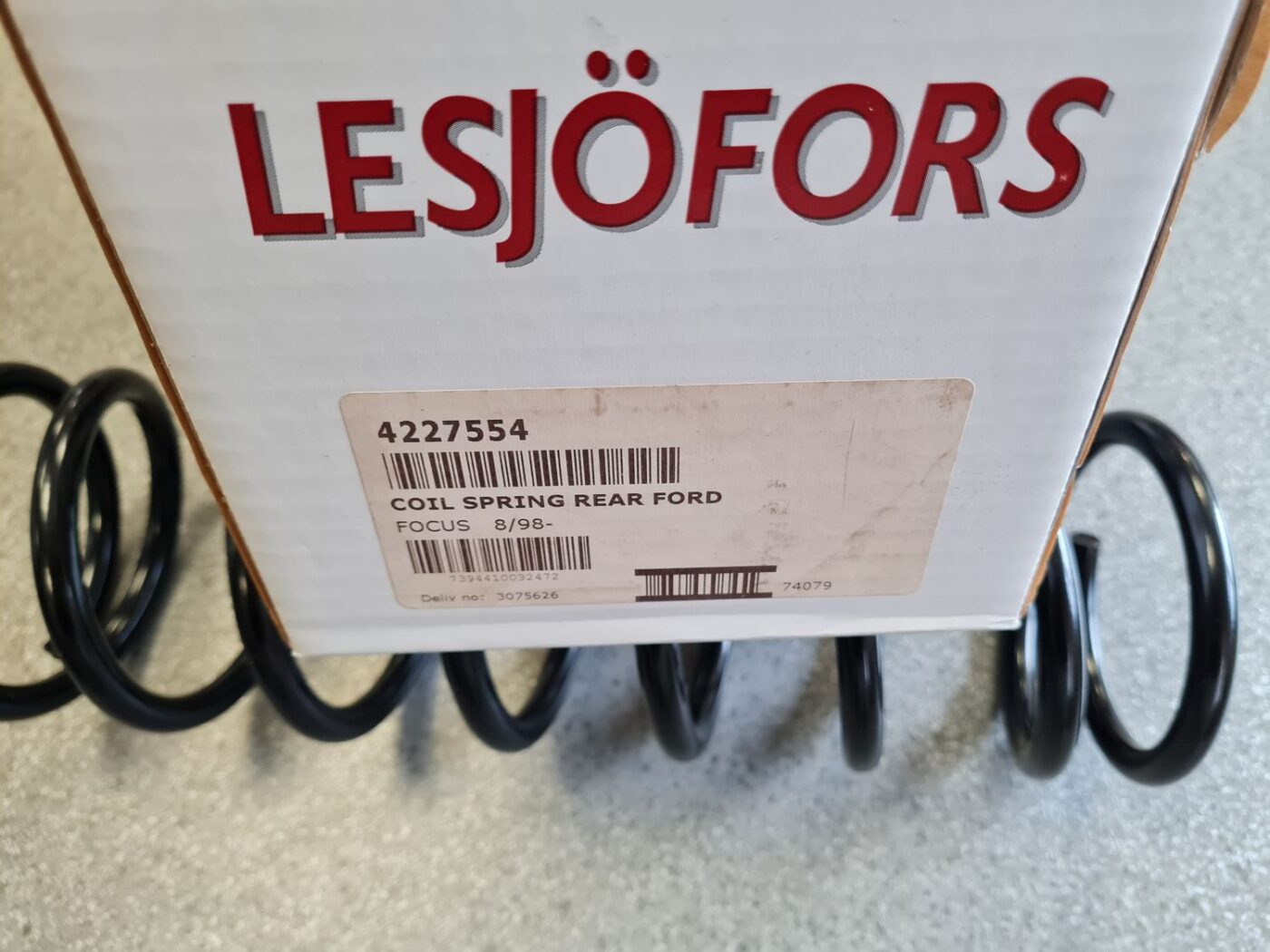 Aizmugurējā atspere priekš 2 Aizmugurējā atspere priekš