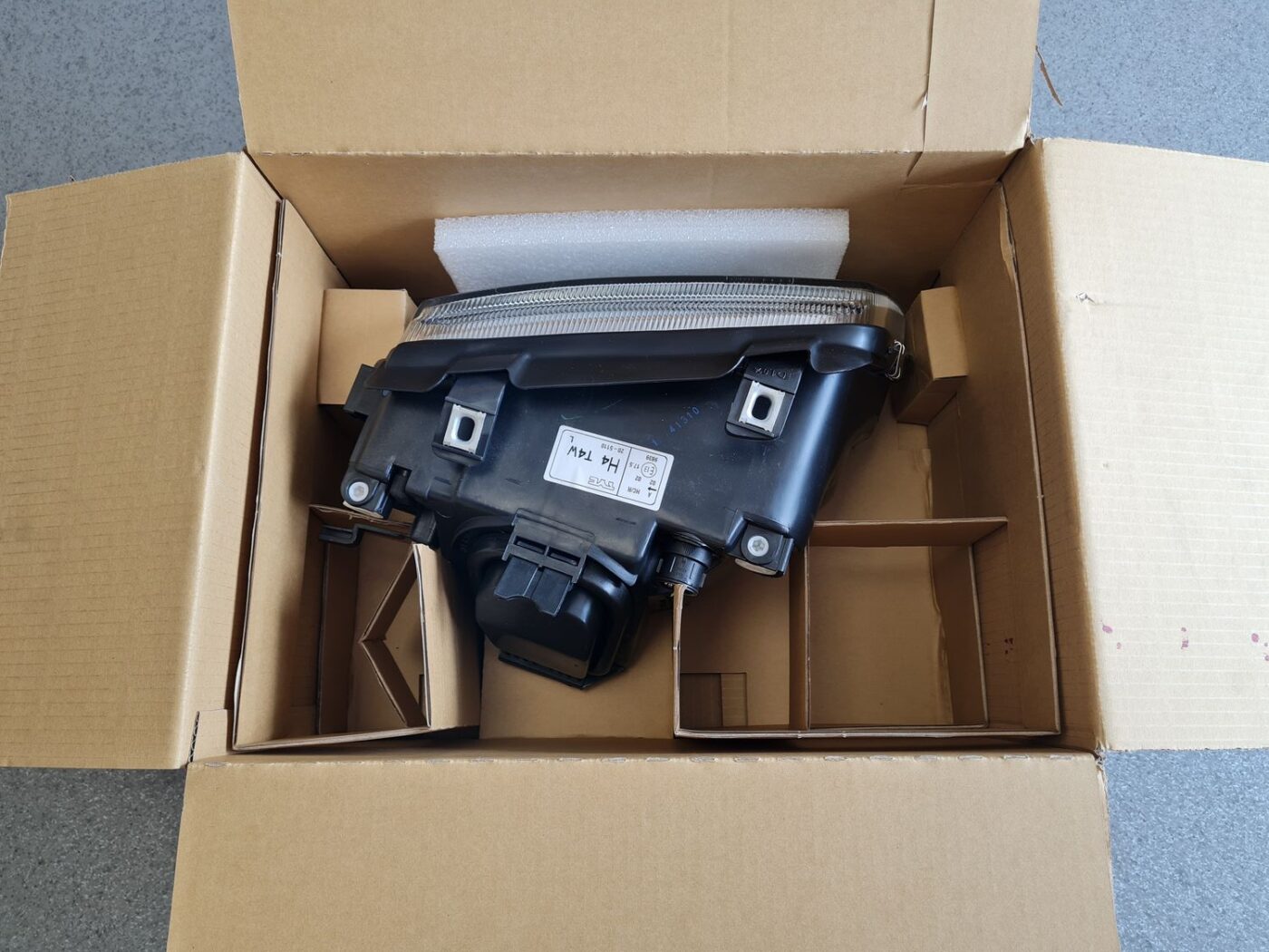 Priekšējais kreisais lukturis priekš NEW AND USED CAR SPARE PARTS 2 Priekšējais kreisais lukturis priekš NEW AND USED CAR SPARE PARTS