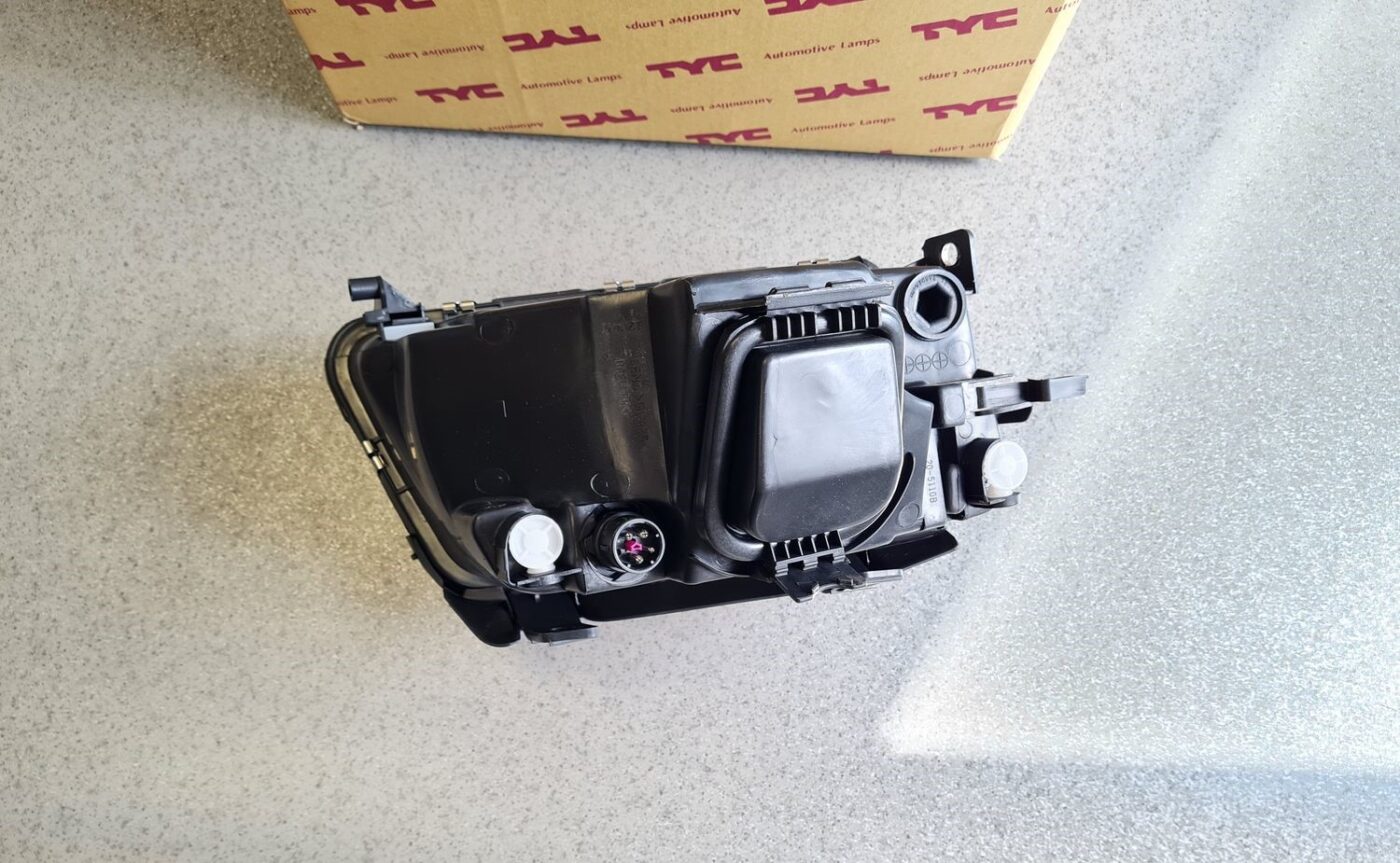 Priekšējais kreisais lukturis priekš NEW AND USED CAR SPARE PARTS 5 Priekšējais kreisais lukturis priekš NEW AND USED CAR SPARE PARTS