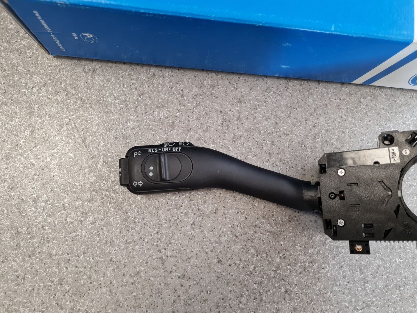 Pagrieziena rādītāju slēdzis priekš