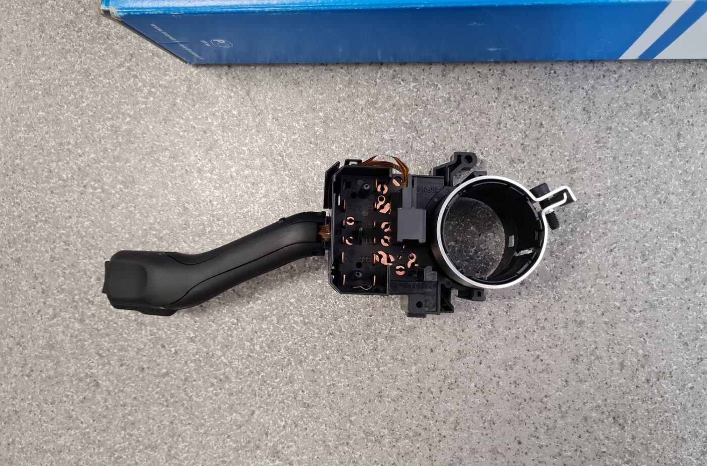 Pagrieziena rādītāju slēdzis priekš