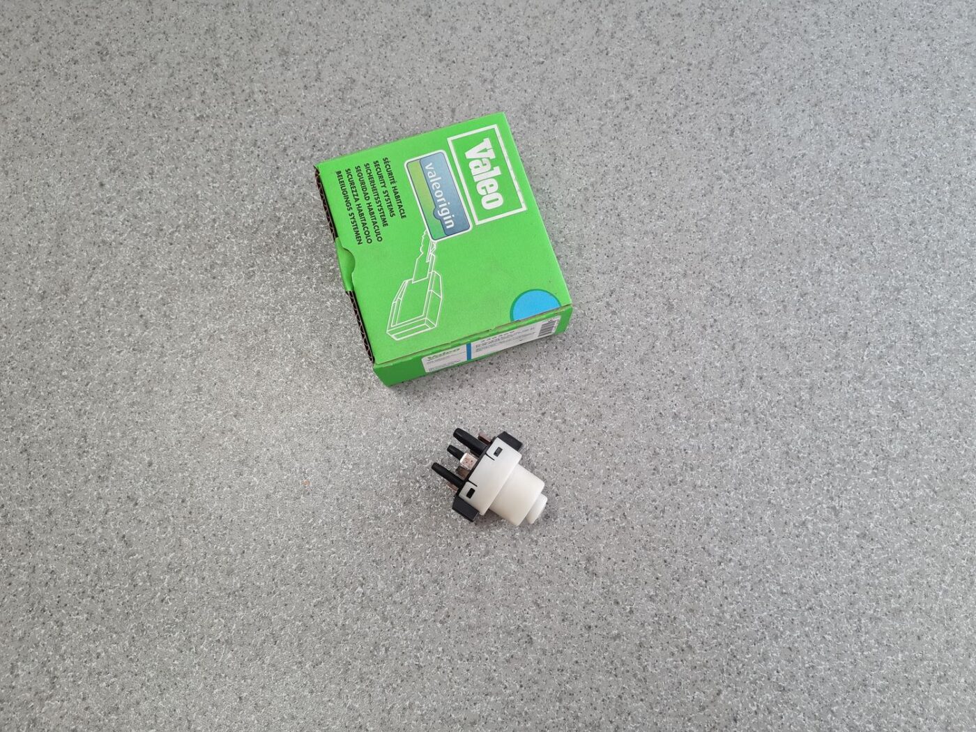 Aizdedzes slēdzenes kontakti priekš 1 Aizdedzes slēdzenes kontakti priekš