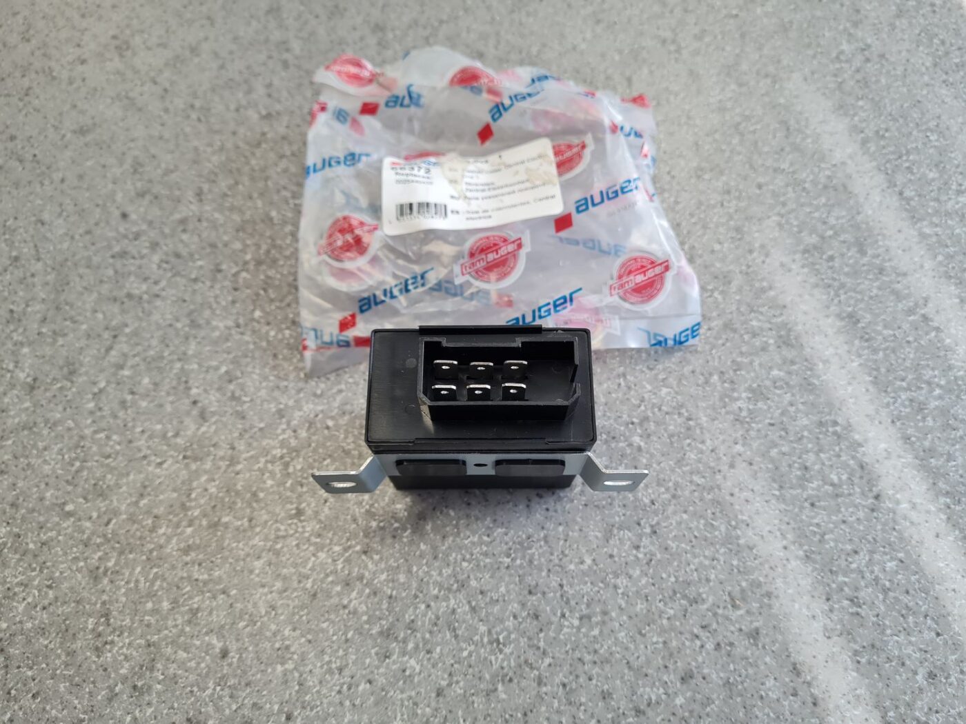 Pagrieziena lukturu releja priekš 4 Pagrieziena lukturu releja priekš