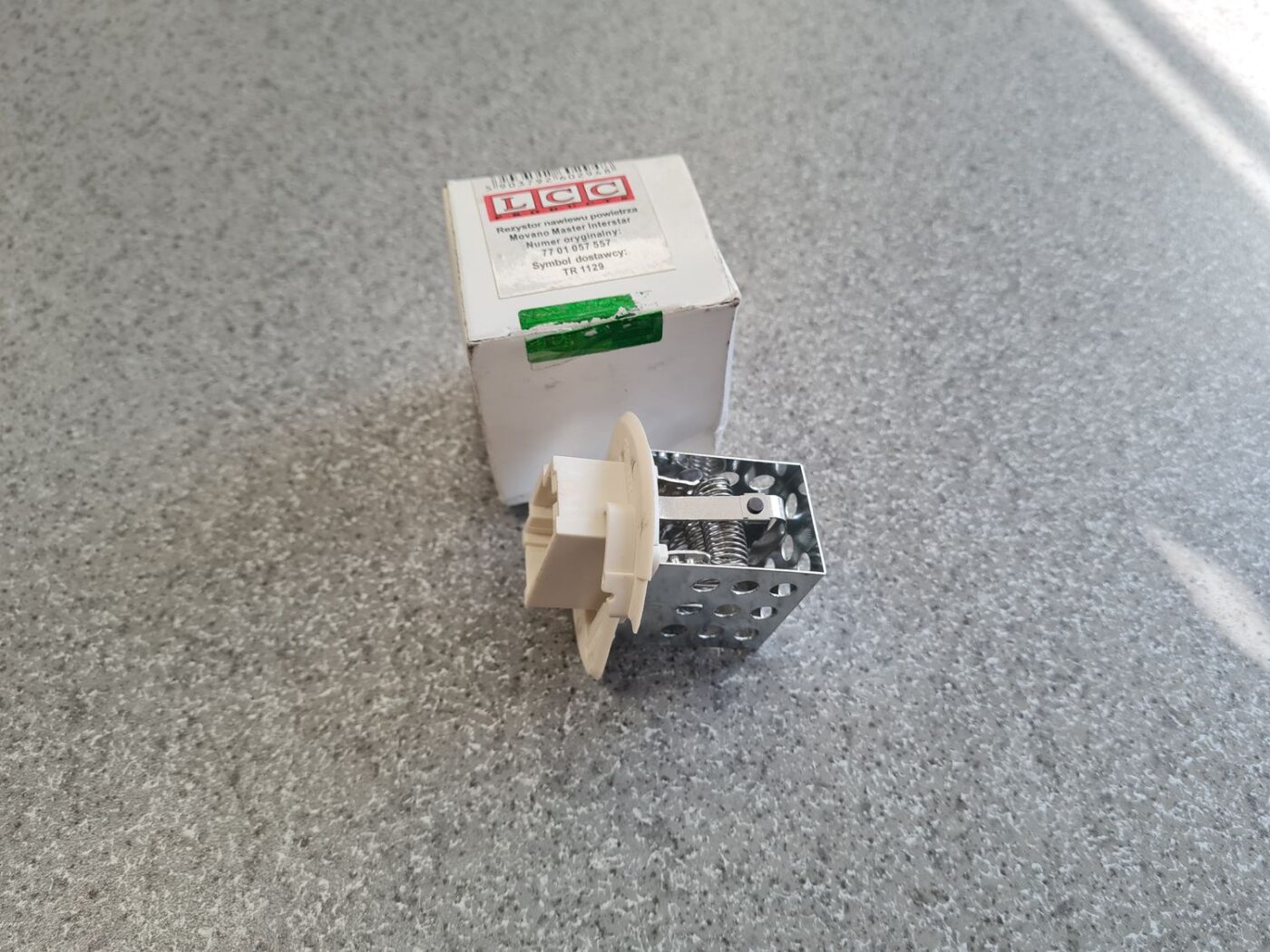 Salona ventilatora rezistors priekš