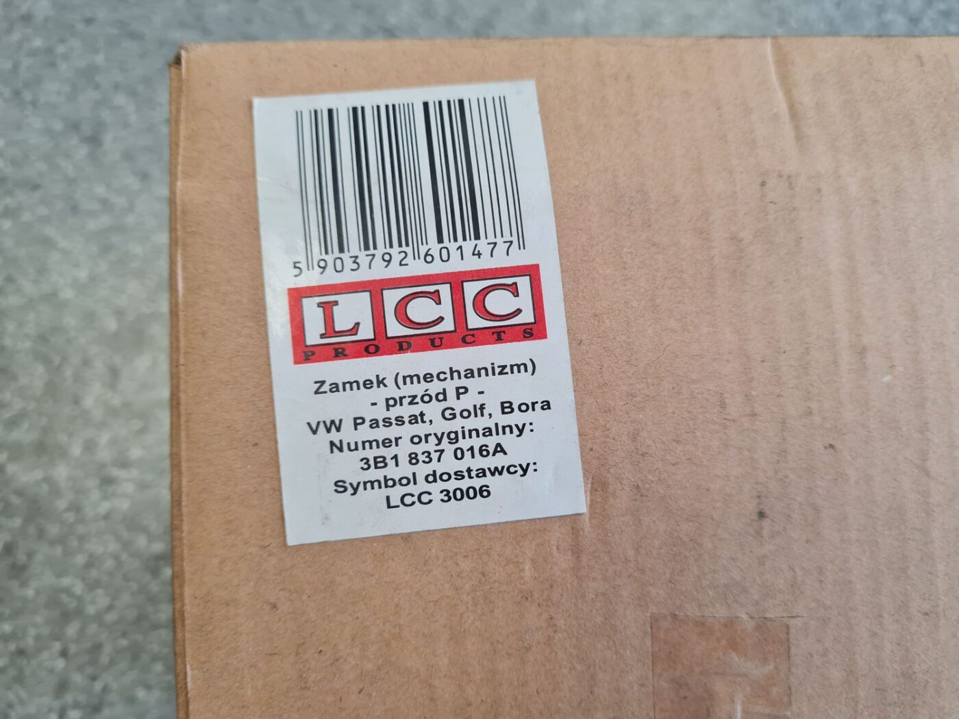 Priekšējo labo durvju slēdzene priekš 3 Priekšējo labo durvju slēdzene priekš