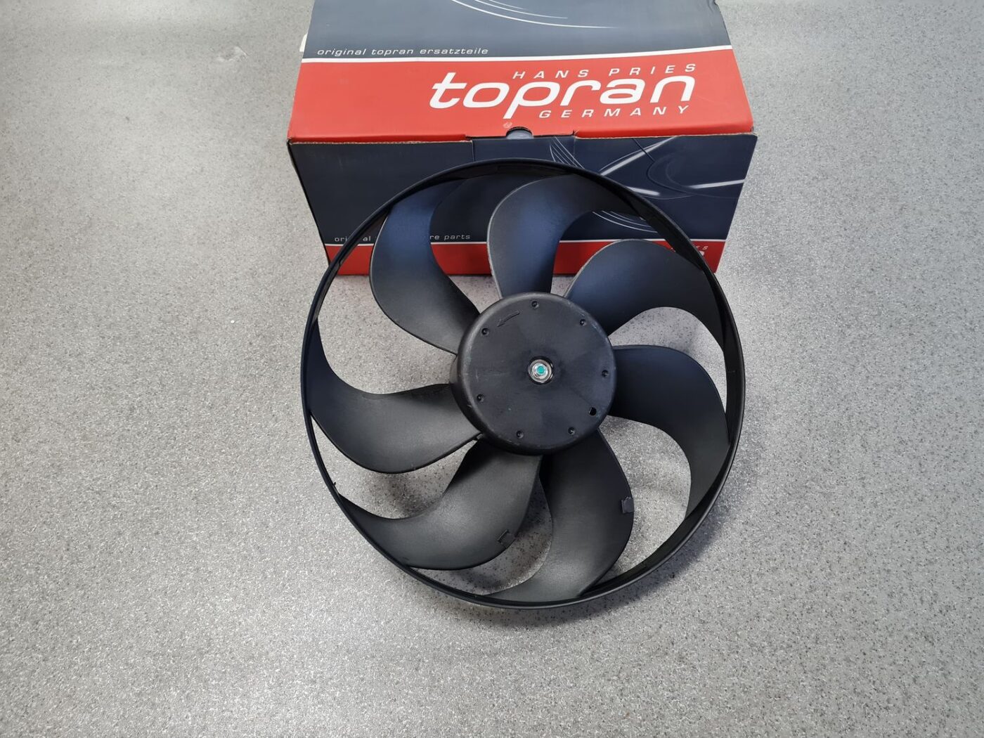 Dzesēšanas radiatora ventilators priekš 1 Dzesēšanas radiatora ventilators priekš