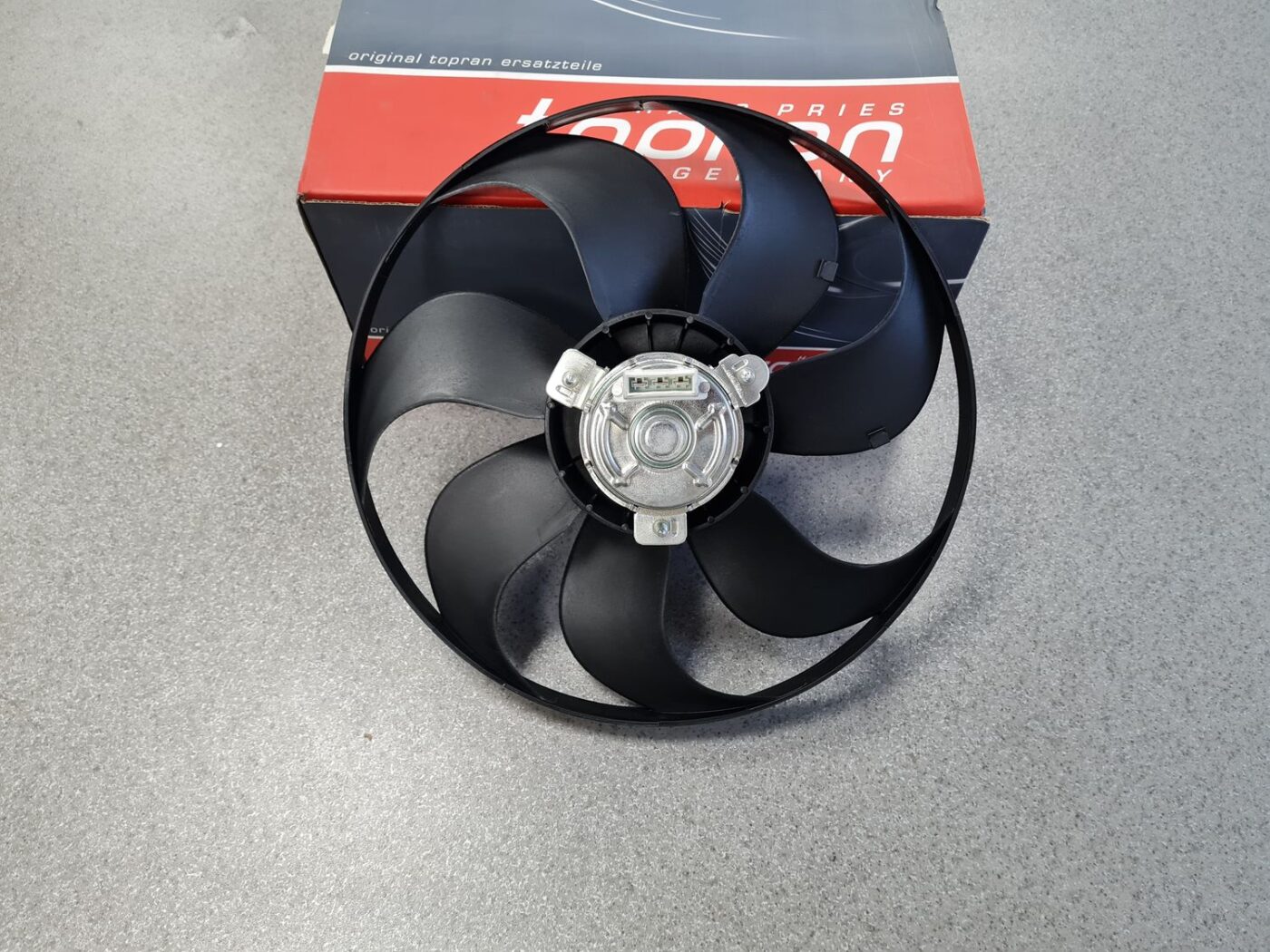 Dzesēšanas radiatora ventilators priekš 2 Dzesēšanas radiatora ventilators priekš