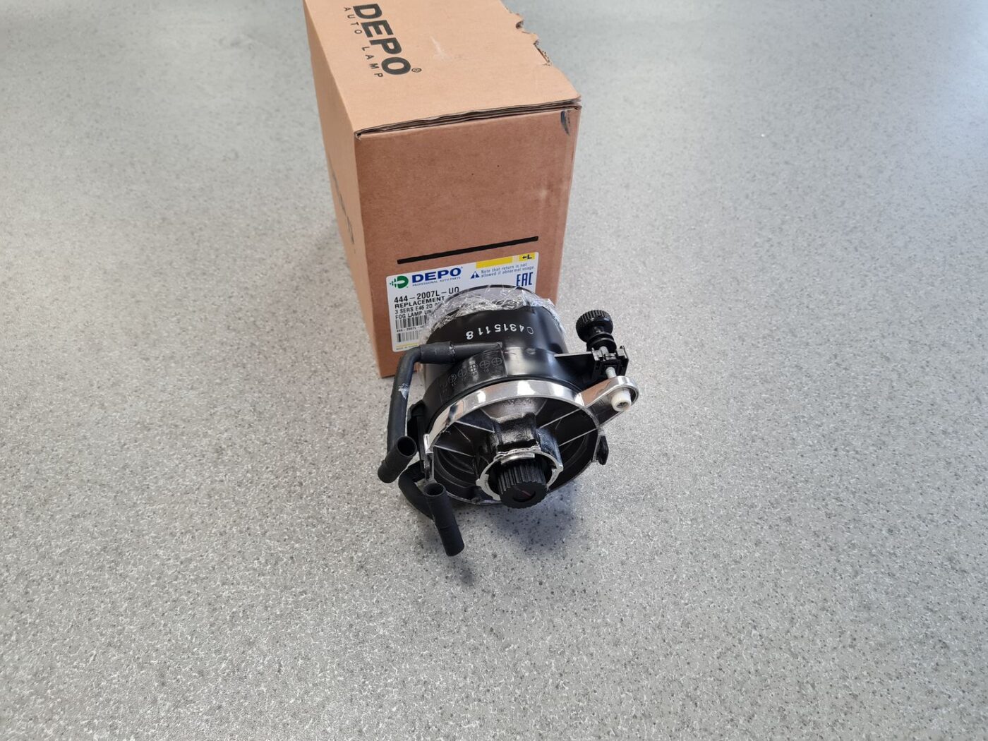 Miglas lukturis priekšā pa kreisi priekš