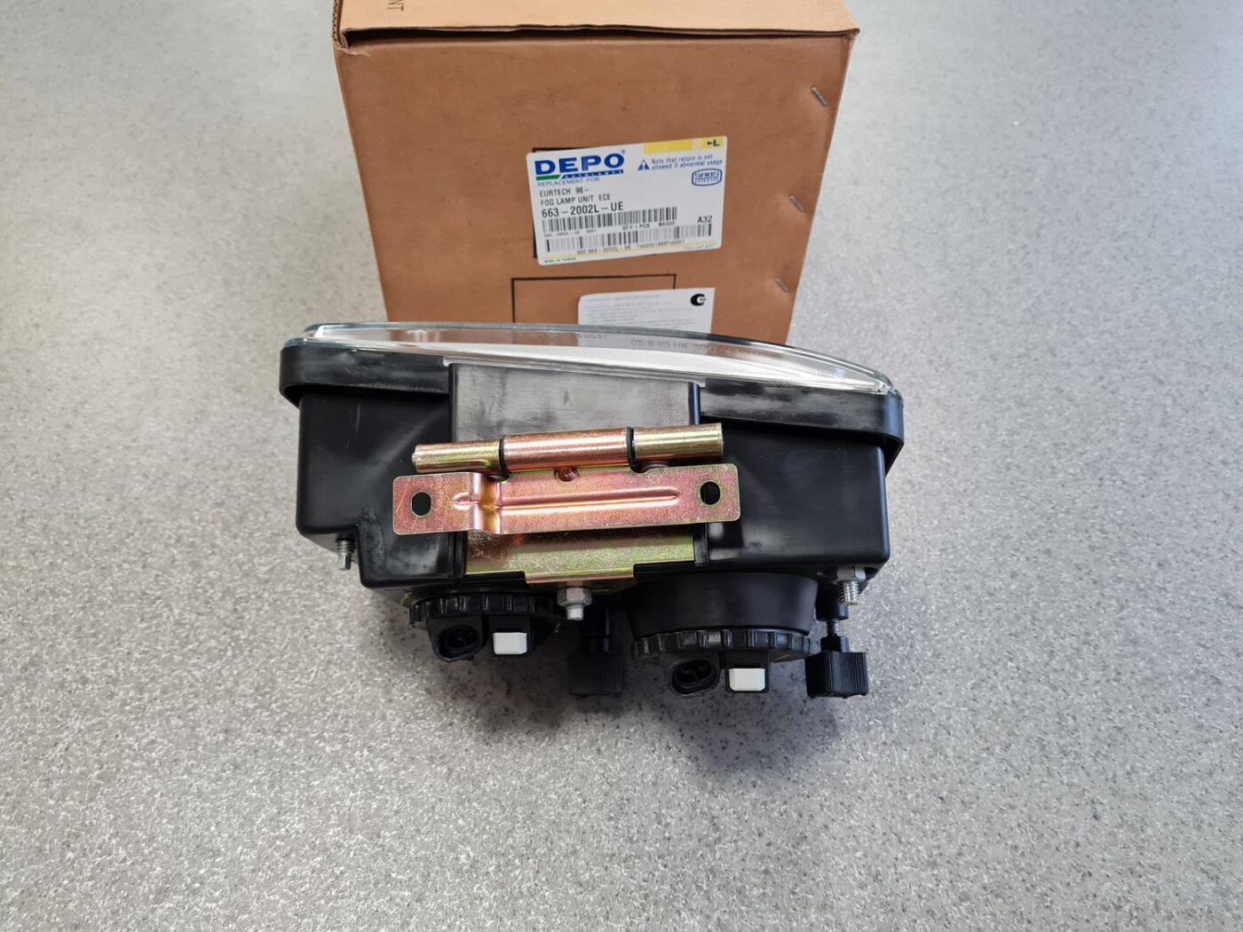 Miglas lukturis priekšā pa kreisi priekš NEW AND USED CAR SPARE PARTS 2 Miglas lukturis priekšā pa kreisi priekš NEW AND USED CAR SPARE PARTS