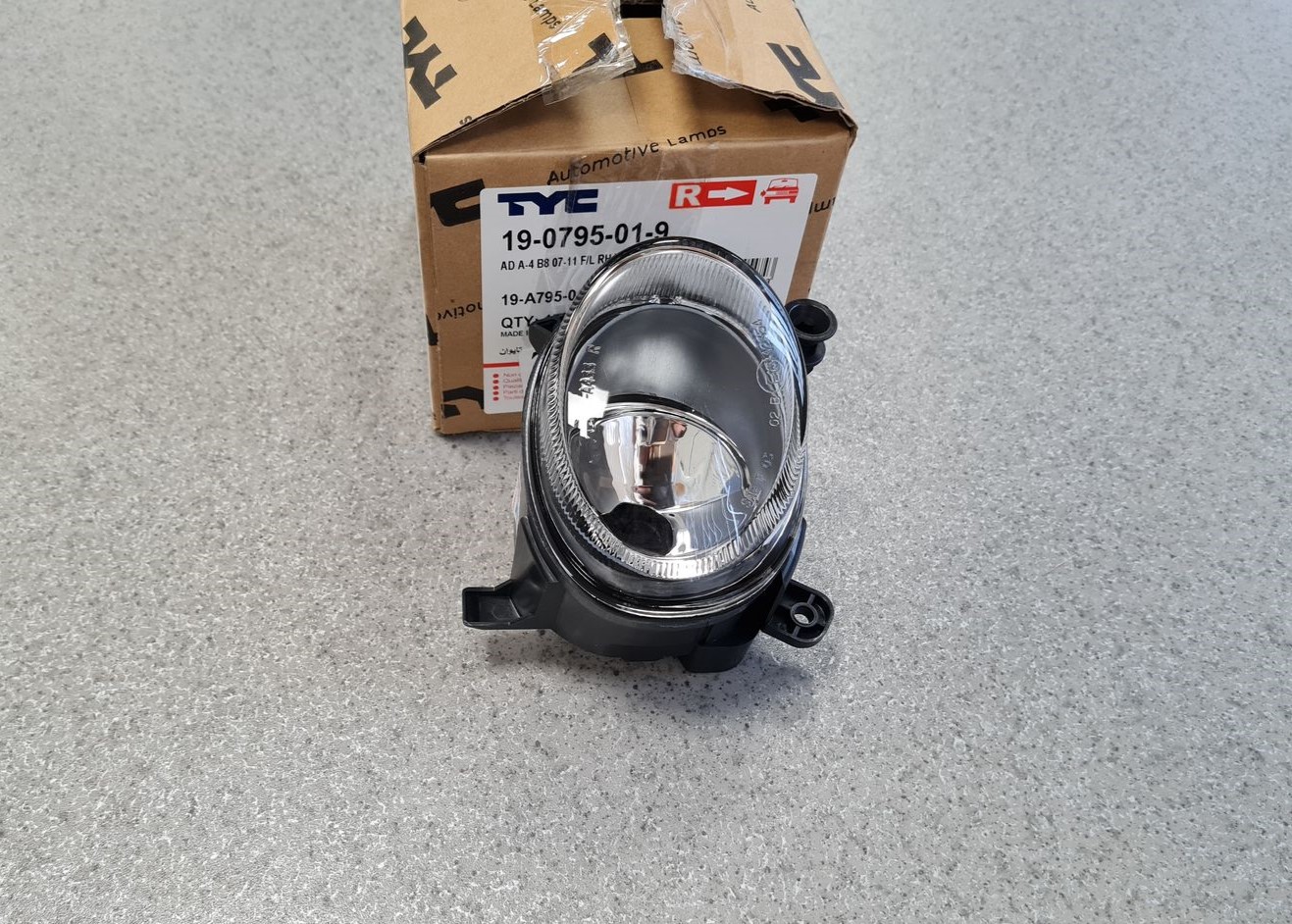 Miglas lukturis priekšā labajā pusē priekš 1 Miglas lukturis priekšā labajā pusē priekš