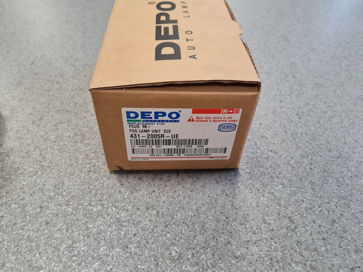 Miglas lukturis priekšā labajā pusē priekš 3 Miglas lukturis priekšā labajā pusē priekš