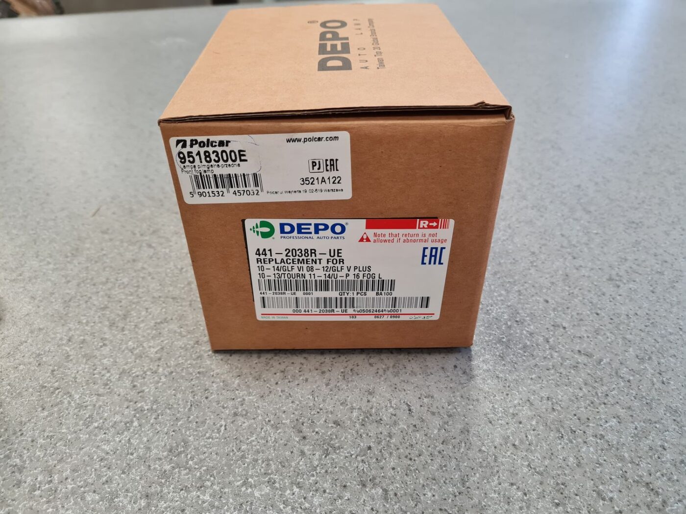 Miglas lukturis priekšā labajā pusē priekš