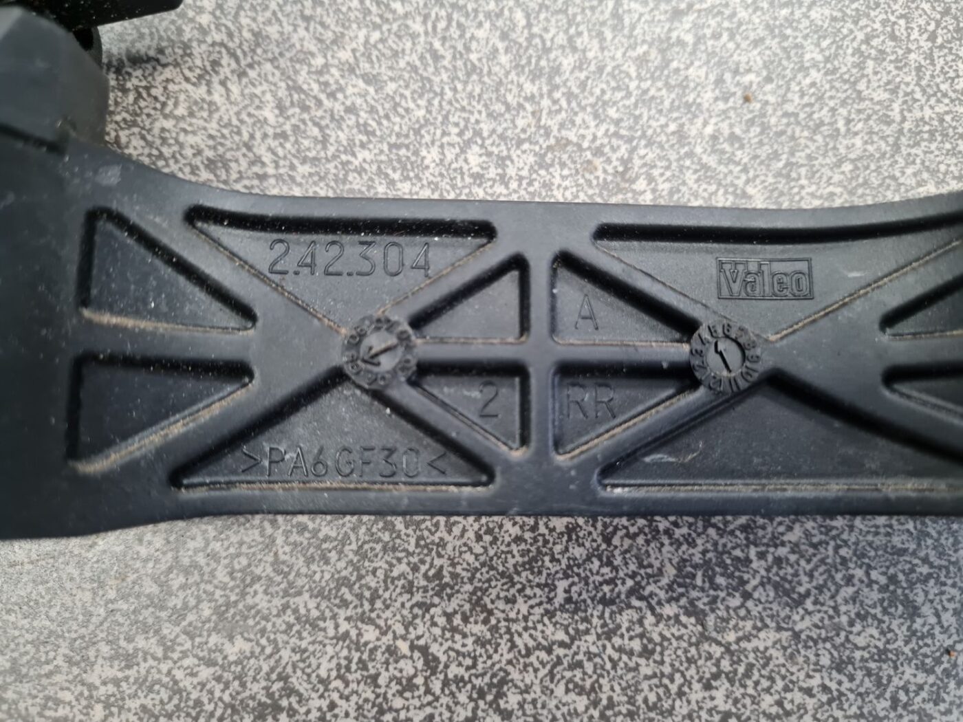 Durvju roktura iekšējais stiprinājums priekš TOYOTA COROLLA VERSO 2006 8 Durvju roktura iekšējais stiprinājums priekš TOYOTA COROLLA VERSO 2006