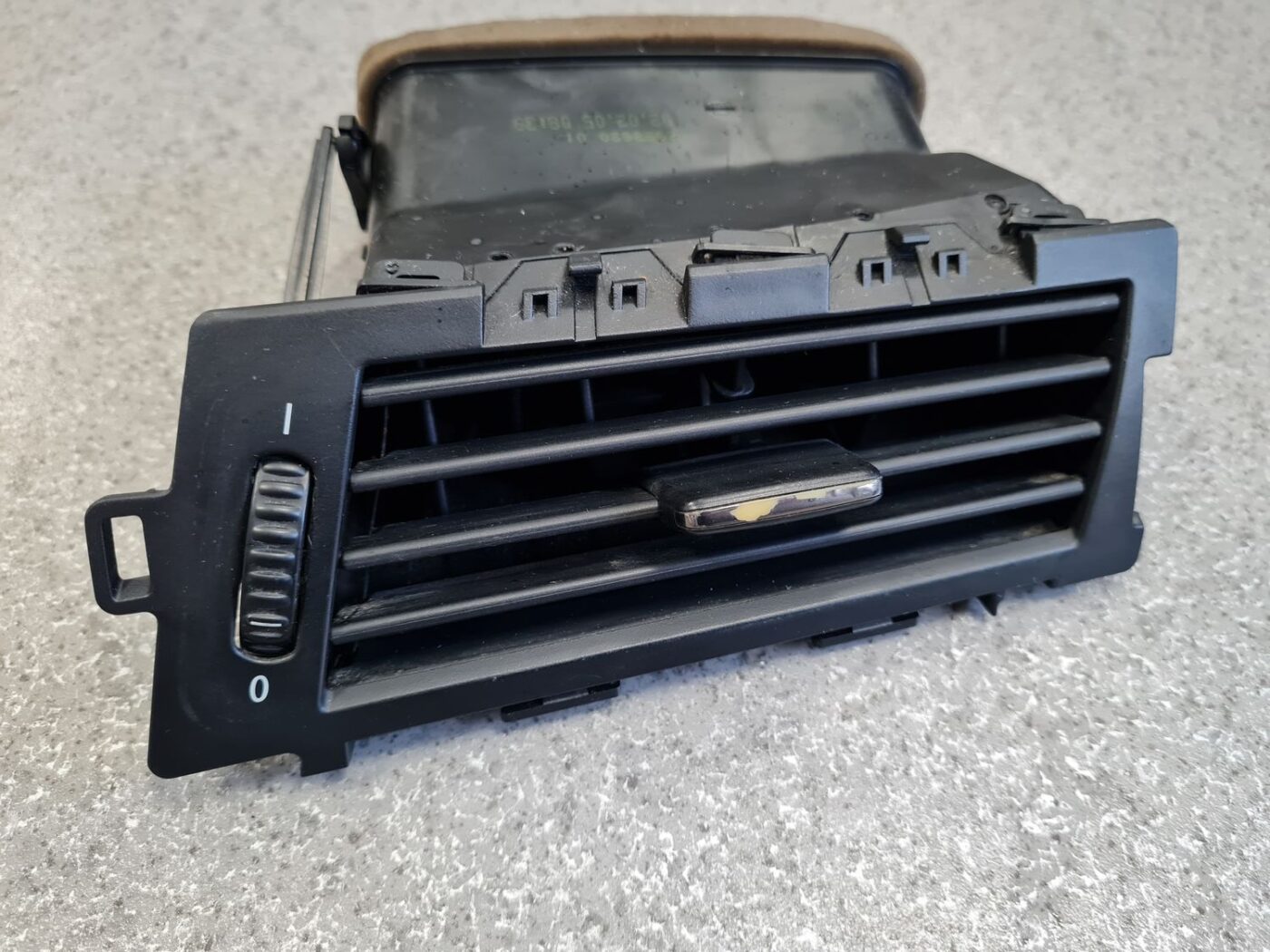 Mērinstrumentu paneļa gaisa vads, pa labi priekš BMW 525 E60 2006 OLIVE 2 Mērinstrumentu paneļa gaisa vads, pa labi priekš BMW 525 E60 2006 OLIVE