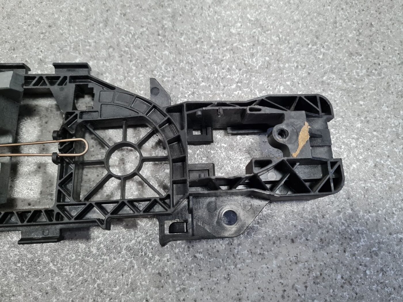 Durvju roktura iekšējais stiprinājums priekš VW PASSAT B6 2008 ANGL.