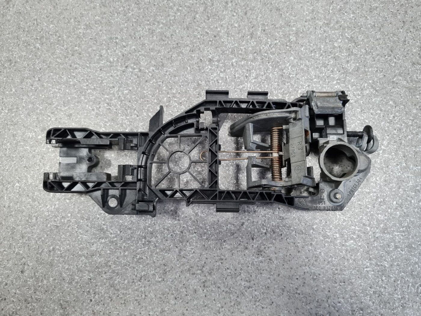 Durvju roktura iekšējais stiprinājums priekš VW PASSAT B6 2008 ANGL.