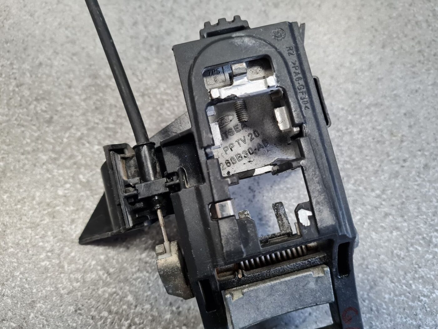 Durvju roktura iekšējais stiprinājums priekš FORD GALAXY 2007 11 Durvju roktura iekšējais stiprinājums priekš FORD GALAXY 2007