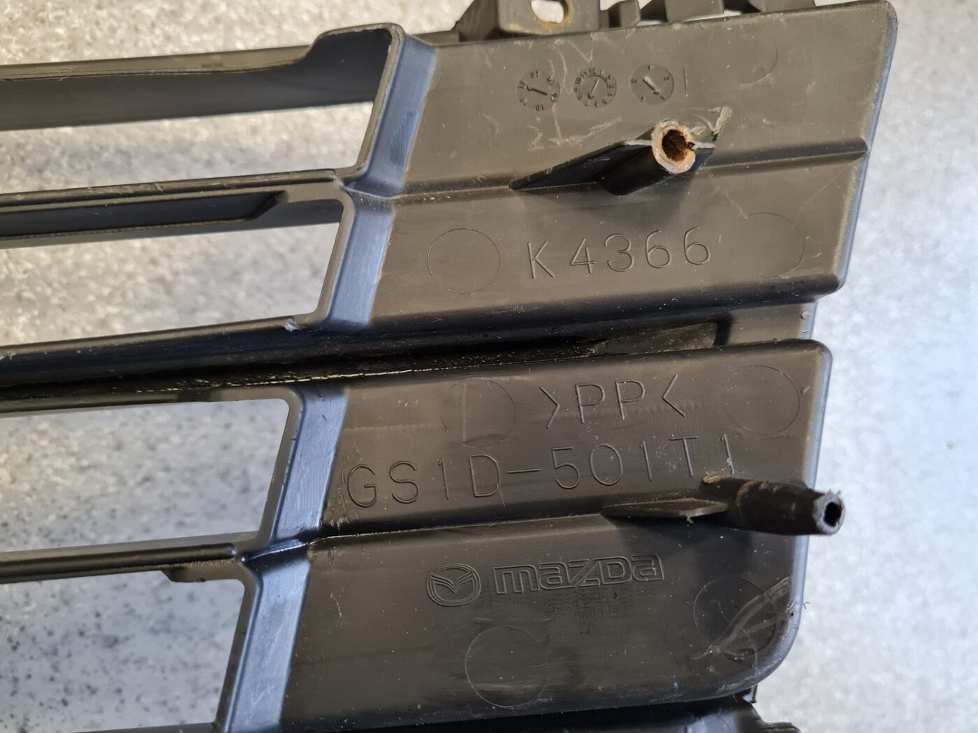 Bufera reste priekš MAZDA 6 2008 4 Bufera reste priekš MAZDA 6 2008