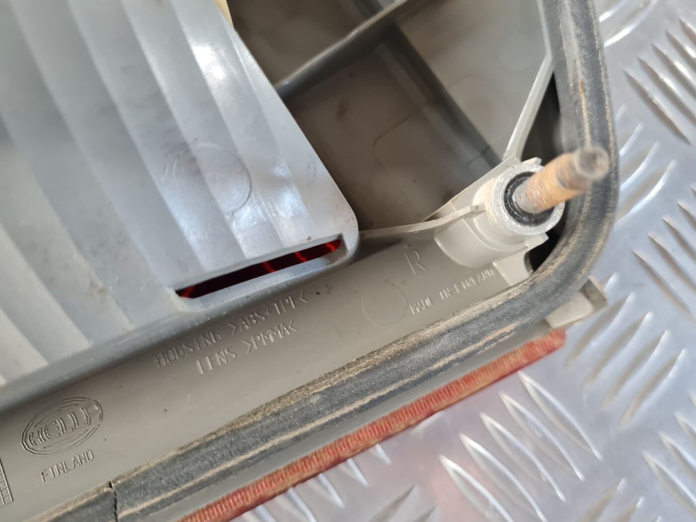 Bagāžnieka vāka labais lukturis priekš SAAB 9-5 1999 4 Bagāžnieka vāka labais lukturis priekš SAAB 9-5 1999