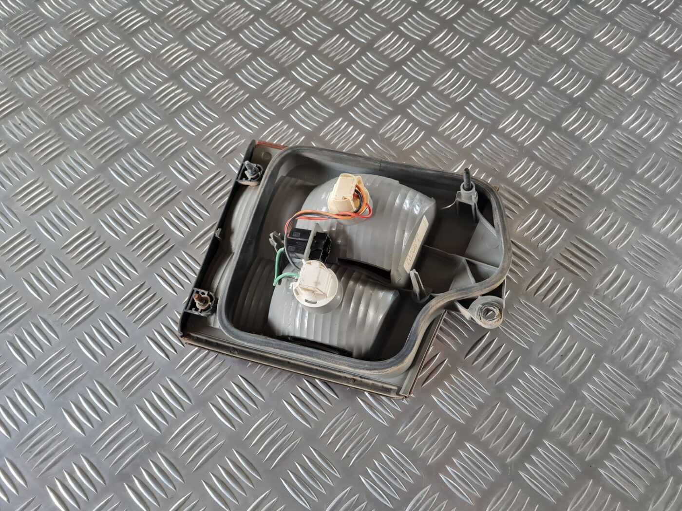 Bagāžnieka vāka kreisais lukturis priekš SAAB 9-5 1999 5 Bagāžnieka vāka kreisais lukturis priekš SAAB 9-5 1999