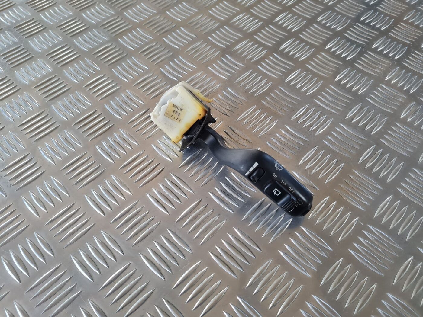 Stikla tīrītāja slēdzis priekš SAAB 9-5 1999 1 Stikla tīrītāja slēdzis priekš SAAB 9-5 1999