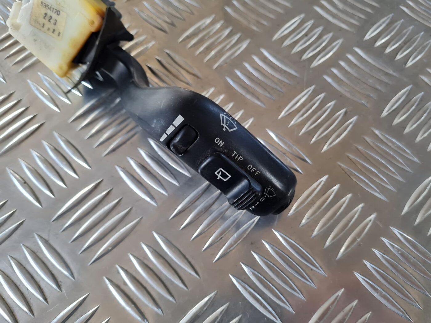 Stikla tīrītāja slēdzis priekš SAAB 9-5 1999 2 Stikla tīrītāja slēdzis priekš SAAB 9-5 1999