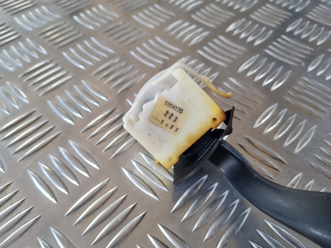 Stikla tīrītāja slēdzis priekš SAAB 9-5 1999 4 Stikla tīrītāja slēdzis priekš SAAB 9-5 1999