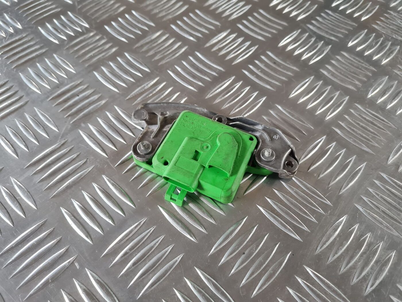 Drošības spilvena trieciensensors priekš SAAB 9-5 1999 2 Drošības spilvena trieciensensors priekš SAAB 9-5 1999