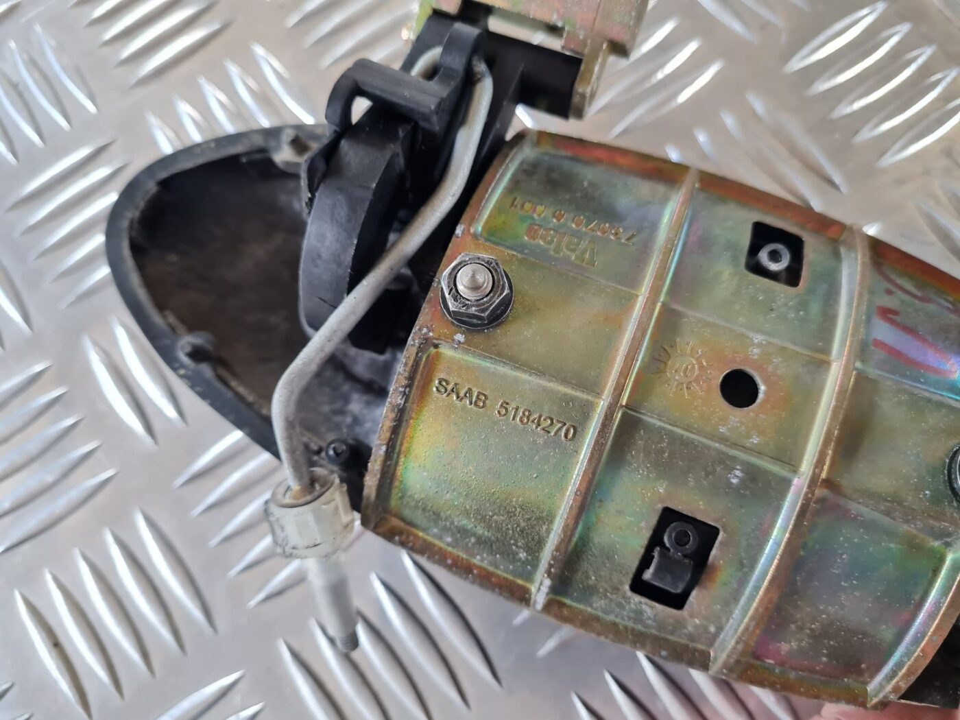 Aizmugurējais kreisais durvju rokturis priekš SAAB 9-5 1999 3 Aizmugurējais kreisais durvju rokturis priekš SAAB 9-5 1999