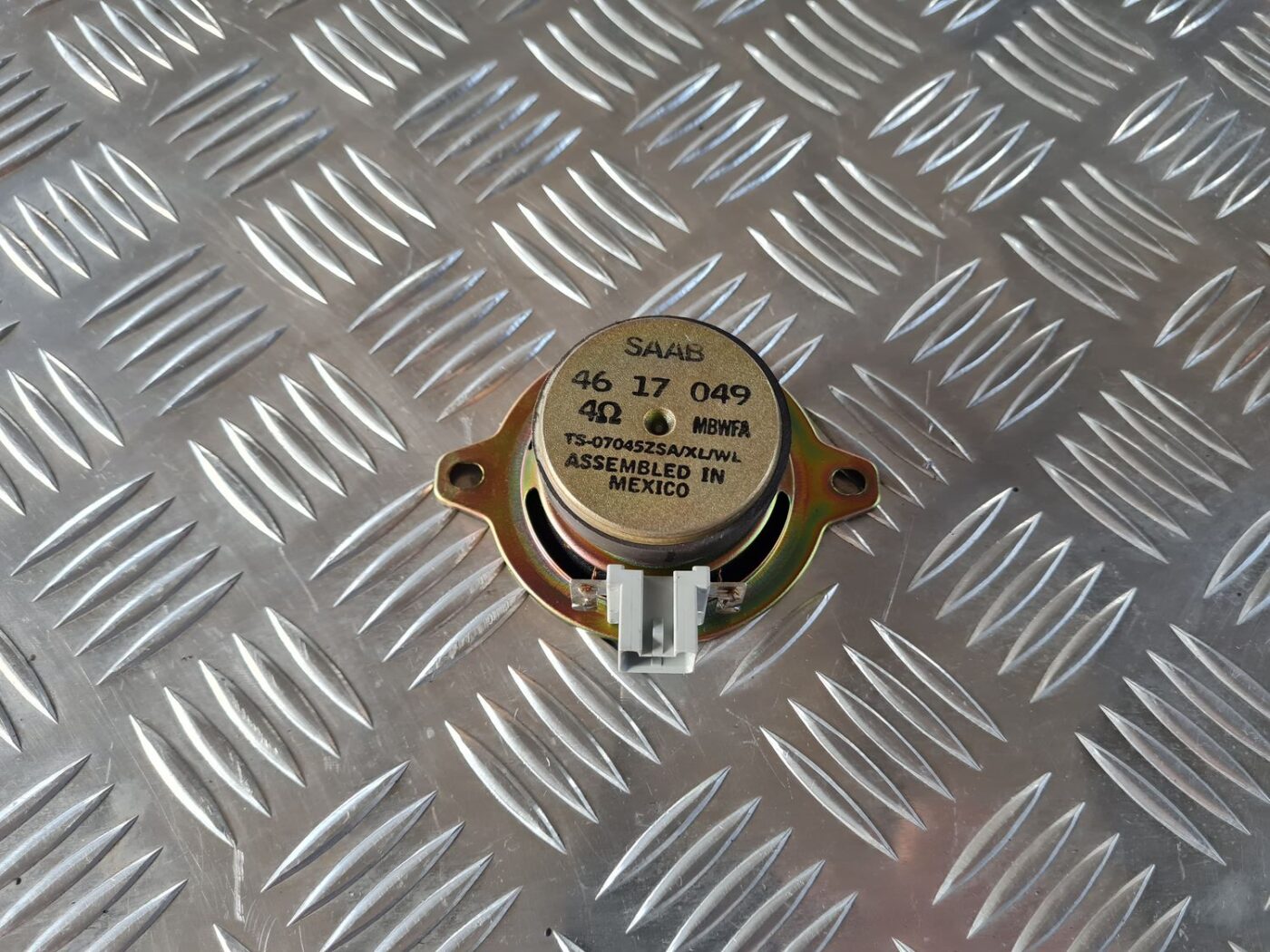 Mērinstrumentu paneļa skaļrunis priekš SAAB 9-5 1999 2 Mērinstrumentu paneļa skaļrunis priekš SAAB 9-5 1999