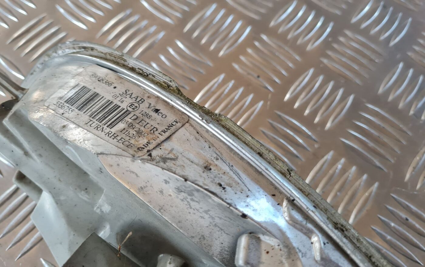 Pagrieziena signala lukturis priekš SAAB 9-5 1999 3 Pagrieziena signala lukturis priekš SAAB 9-5 1999