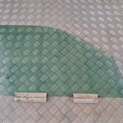 Priekšējo labo durvju stikls priekš SAAB 9-5 1999