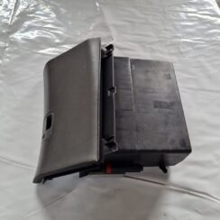 Mantu glabāšanas nodalījums pasažiera pusē priekš SAAB 9-5 1999